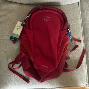 Brand new Osprey Daylite Backpack red